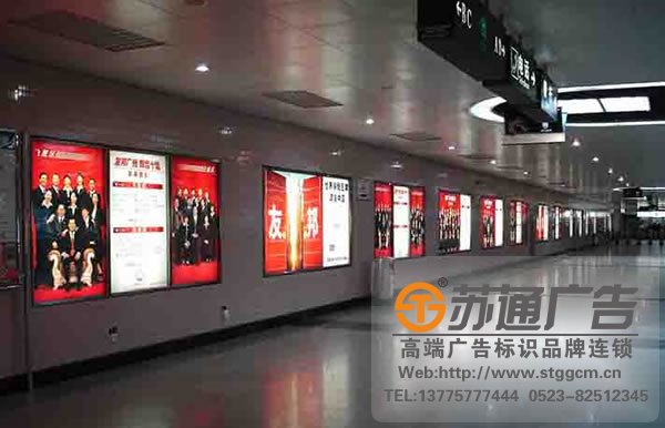 广告灯箱成为城市发展中一道亮丽的风景